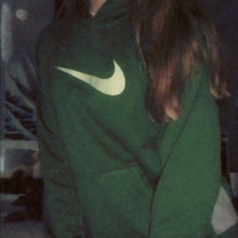 green nike hoodie⭐️
